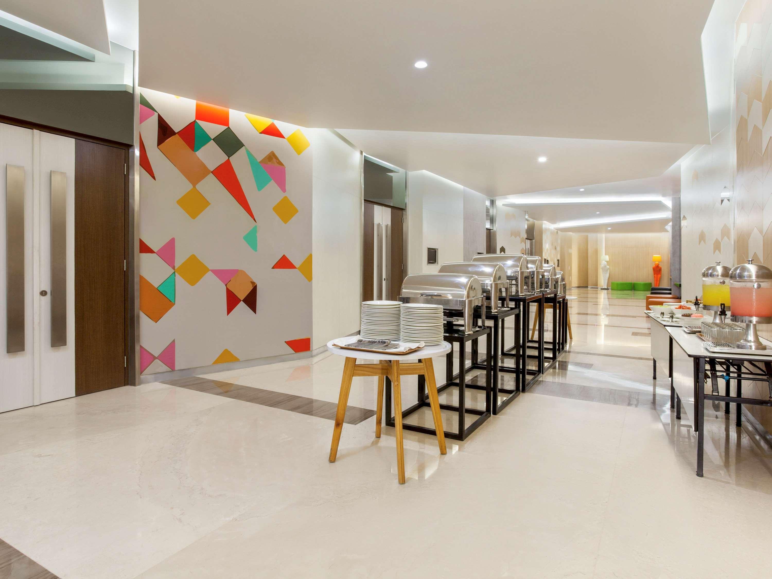 Ibis Styles Jakarta Sunter Exterior foto