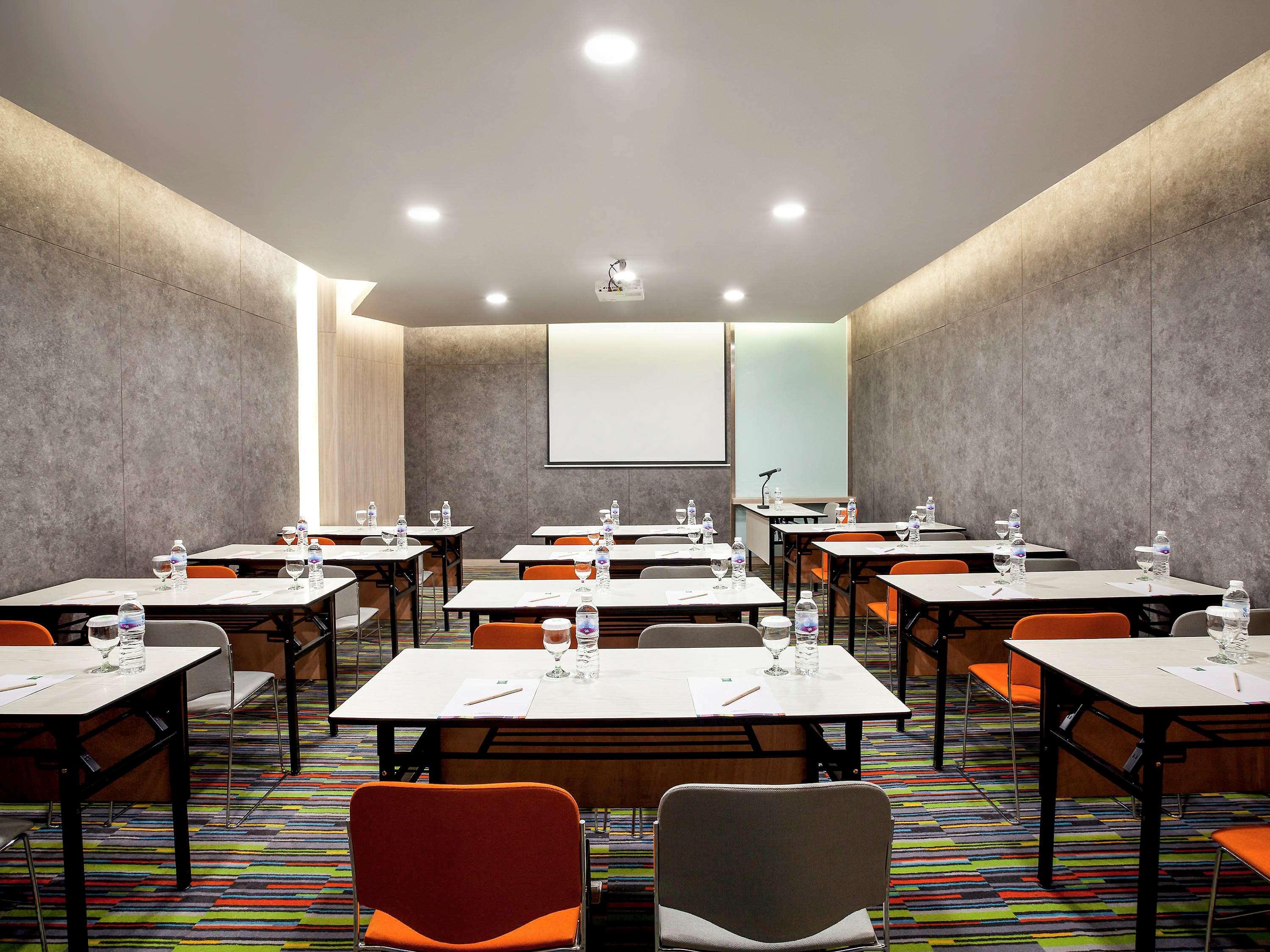 Ibis Styles Jakarta Sunter Exterior foto