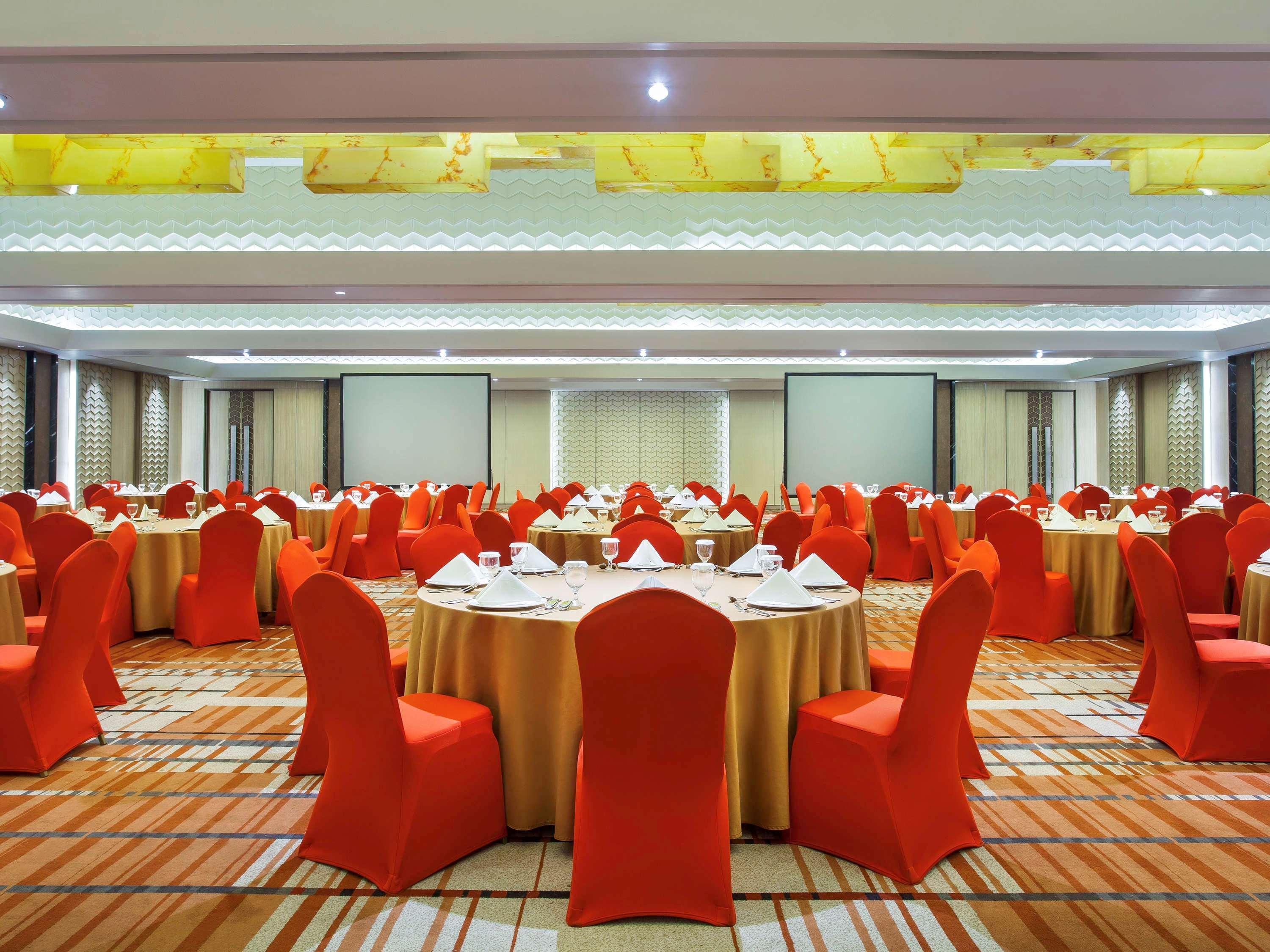 Ibis Styles Jakarta Sunter Exterior foto