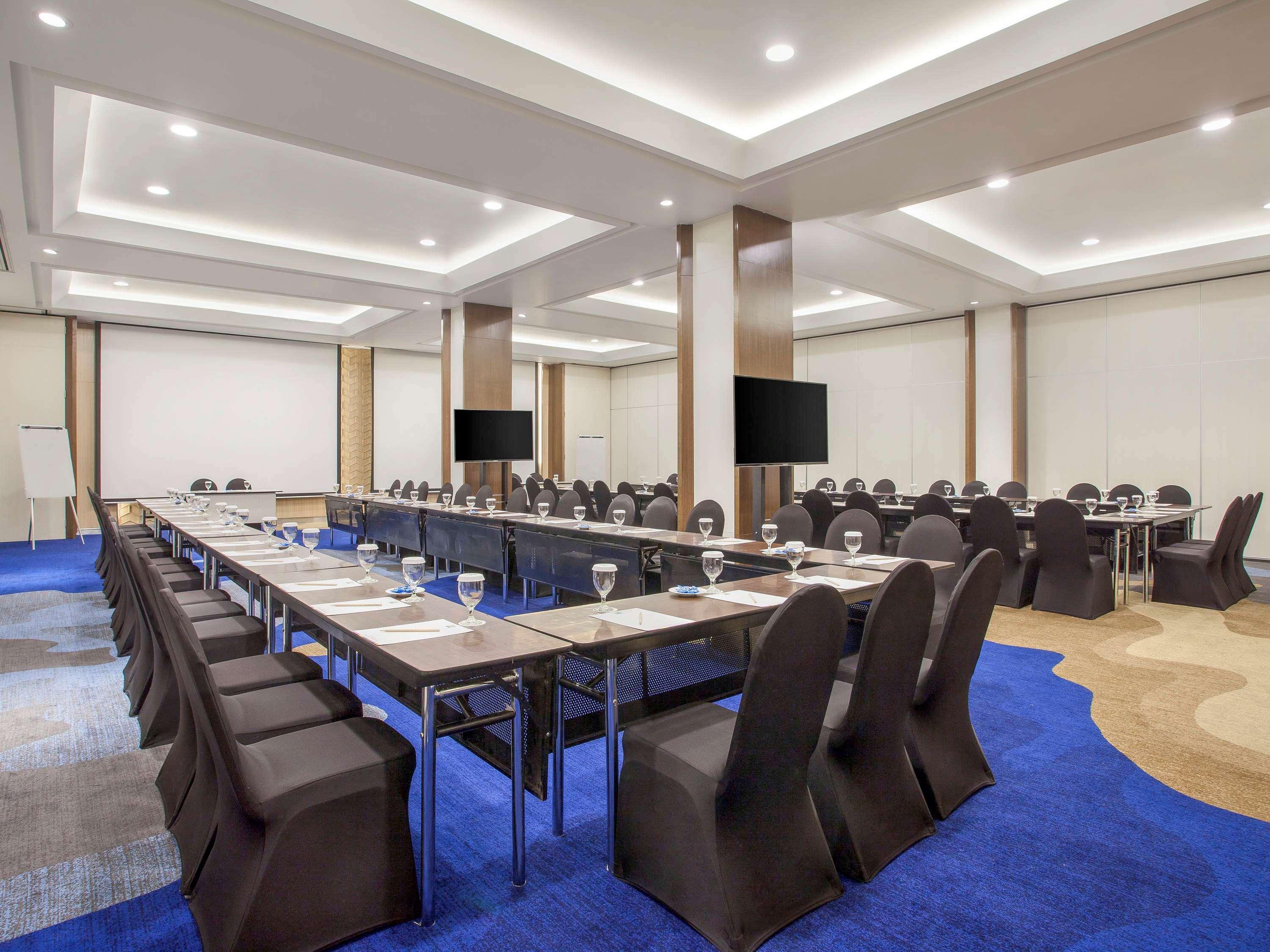 Ibis Styles Jakarta Sunter Exterior foto