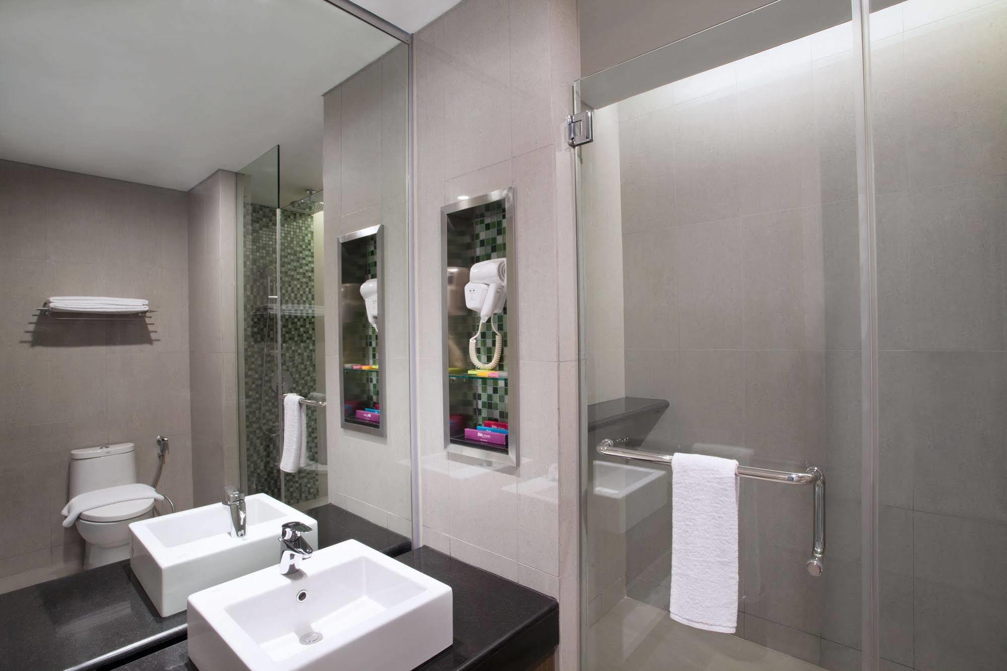 Ibis Styles Jakarta Sunter Exterior foto